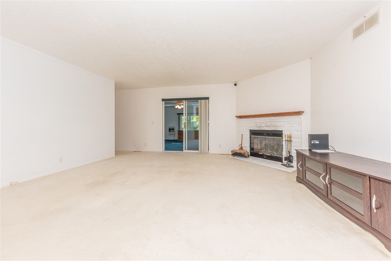 8002 Willow Road Property Photo 14