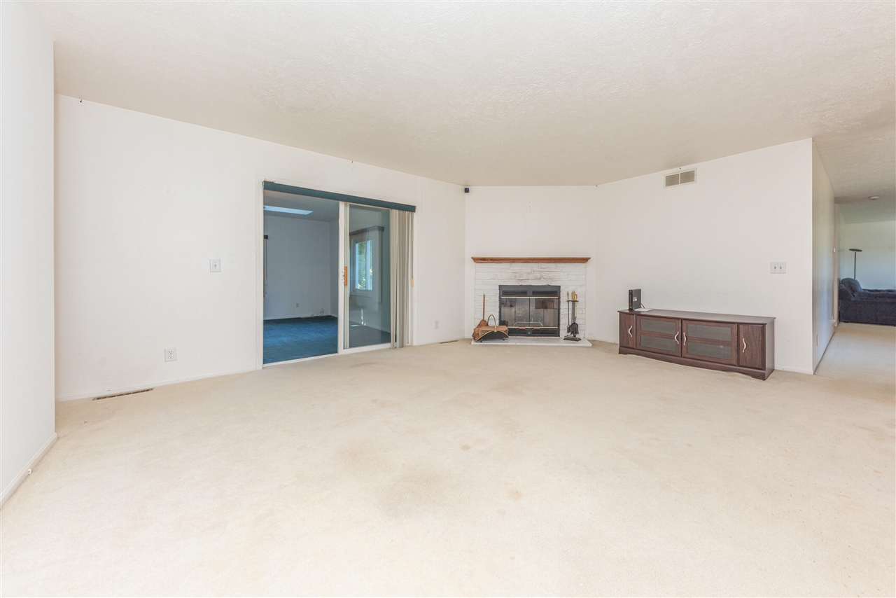 8002 Willow Road Property Photo 15