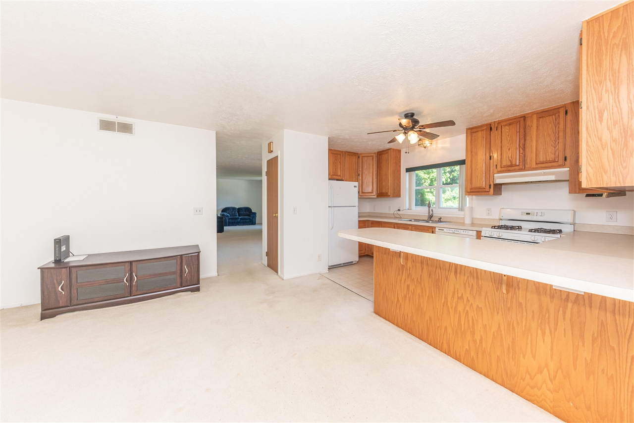 8002 Willow Road Property Photo 17