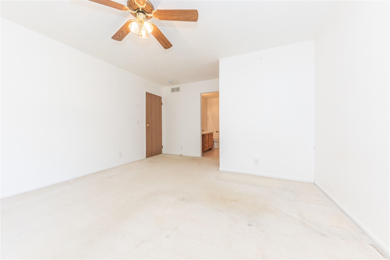 8002 Willow Road Property Photo 23