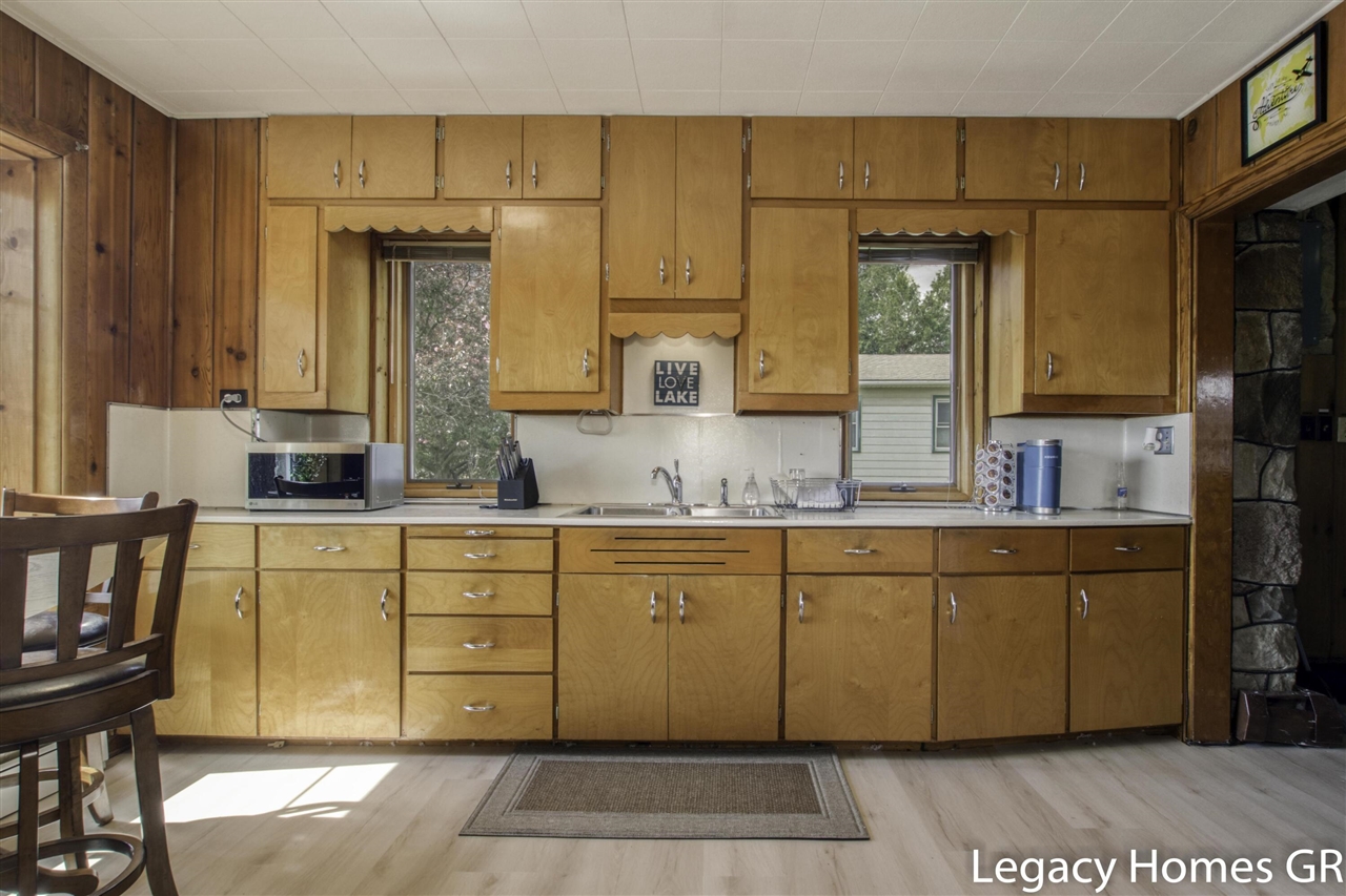 762 Parkwood Drive Property Photo 3