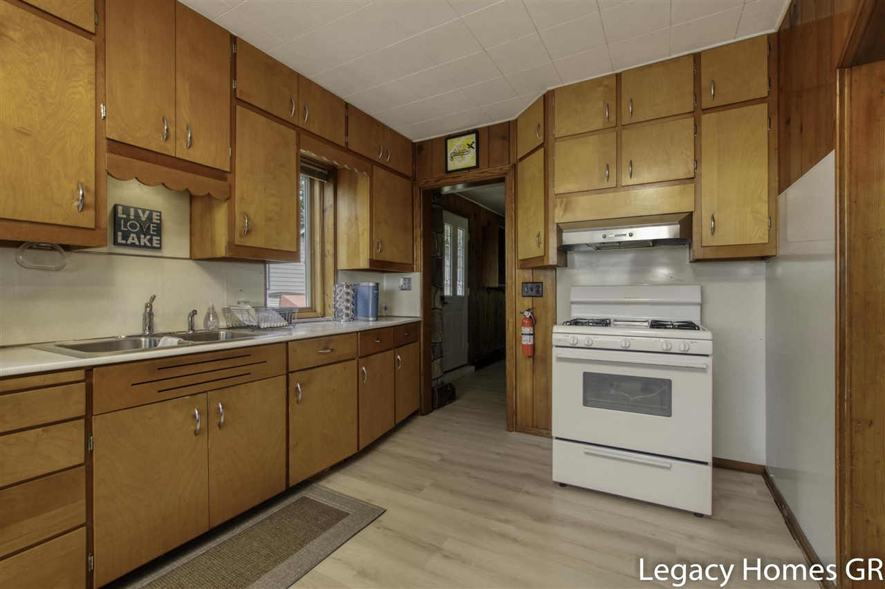 762 Parkwood Drive Property Photo 4