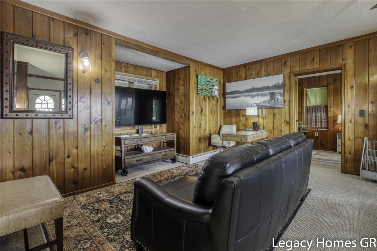 762 Parkwood Drive Property Photo 11