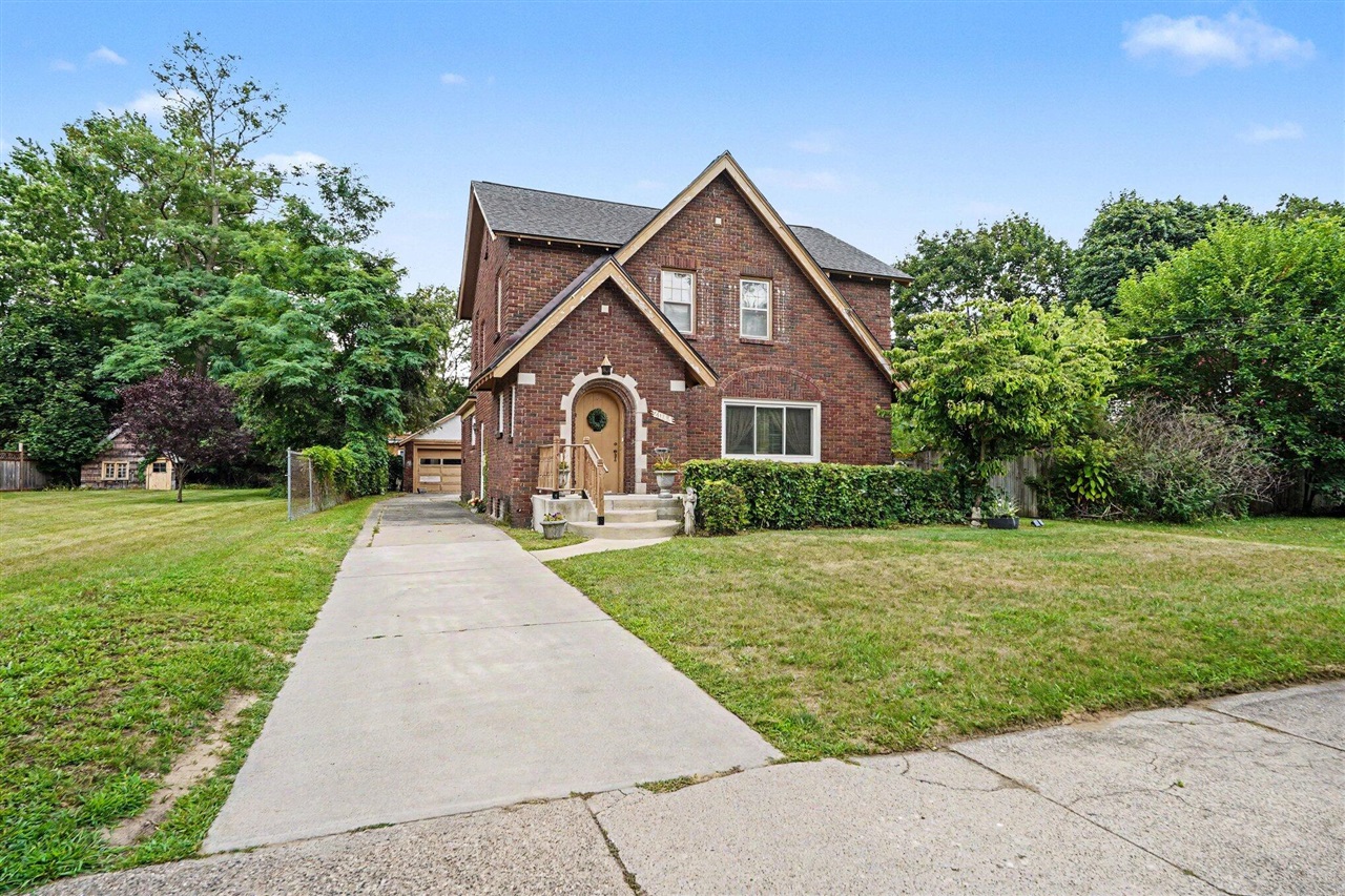 2044 Godwin Avenue Property Photo 22