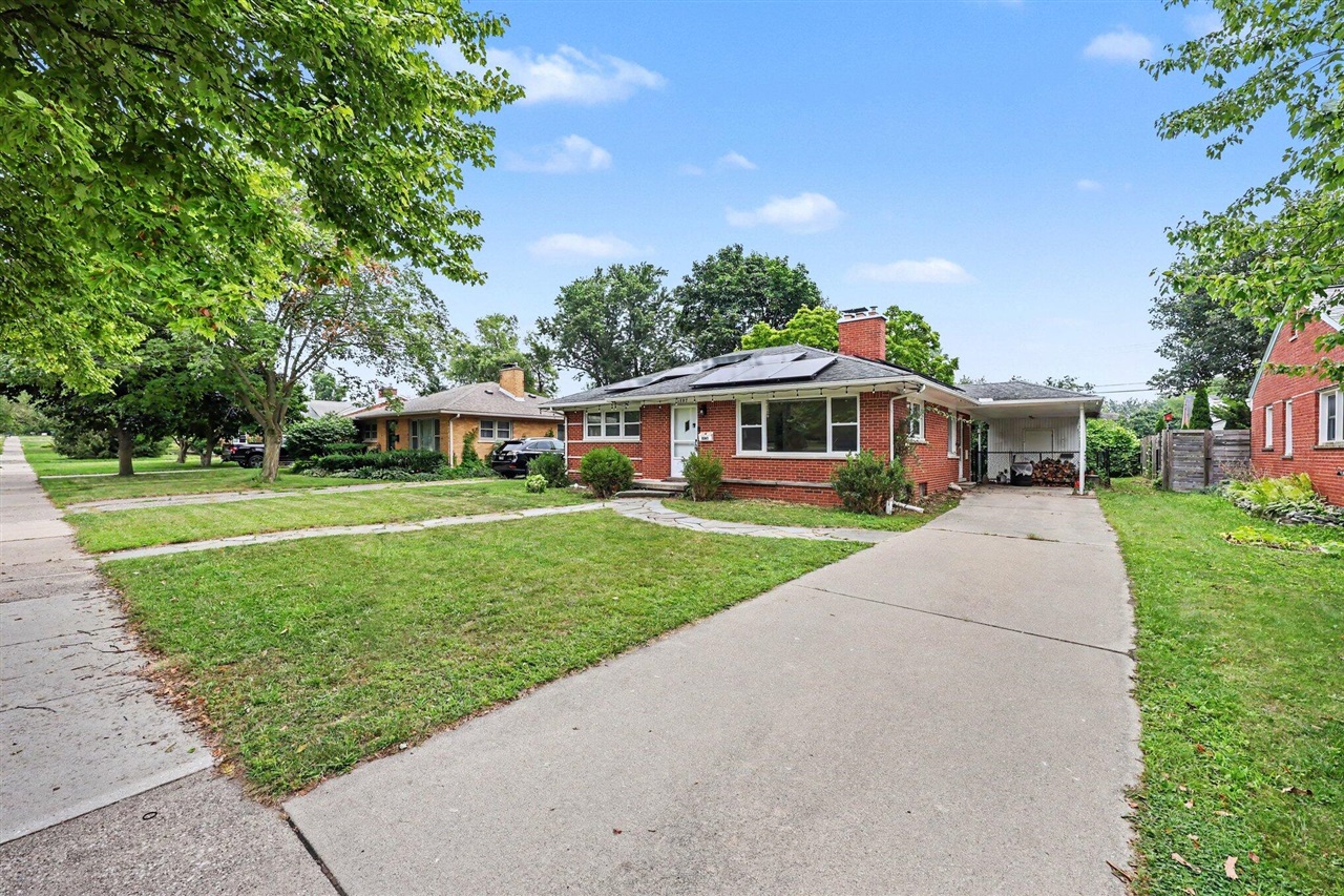 1597 Greenview Drive Property Photo 3