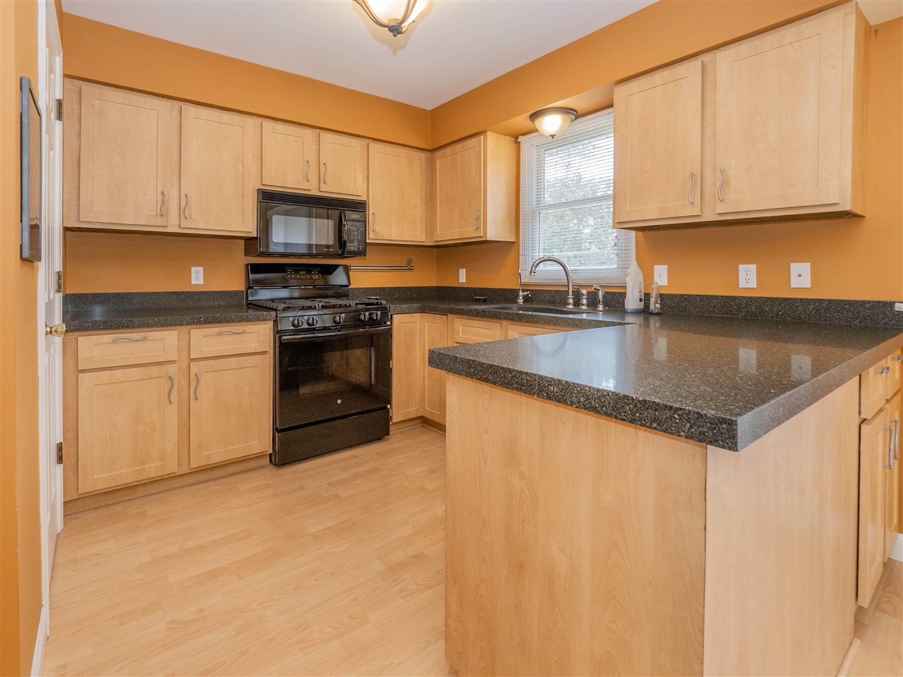 9372 W Arrowhead Drive Property Photo 8