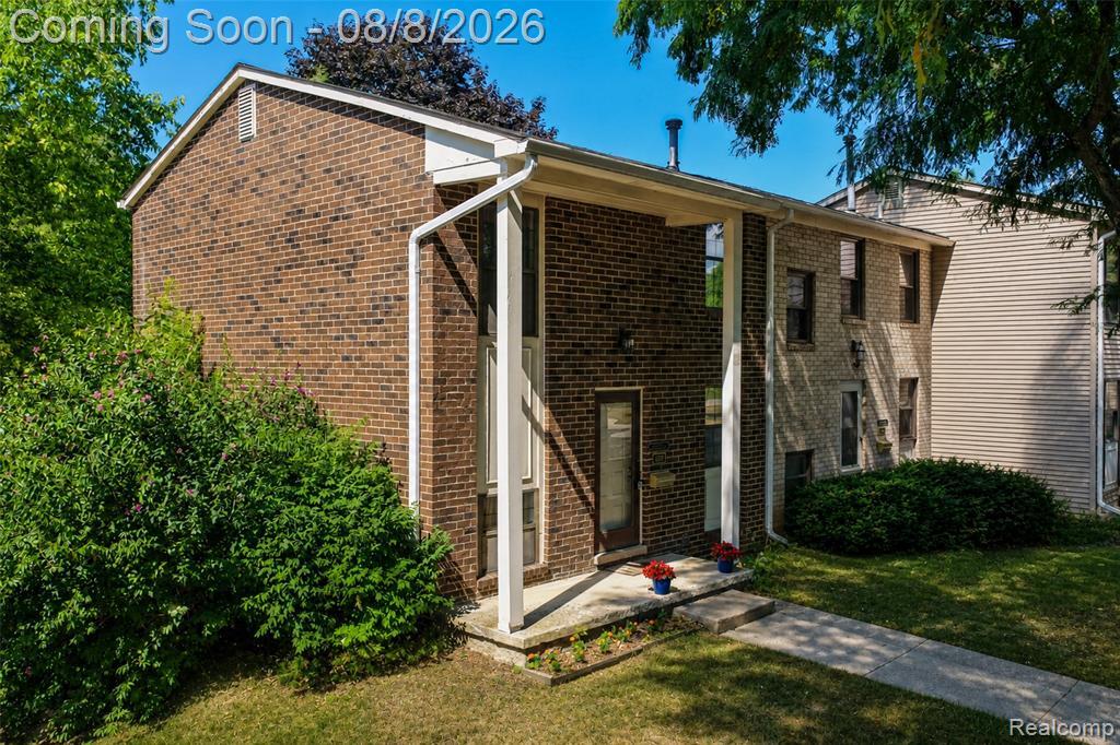 8358 Lakeview Court Property Photo 2