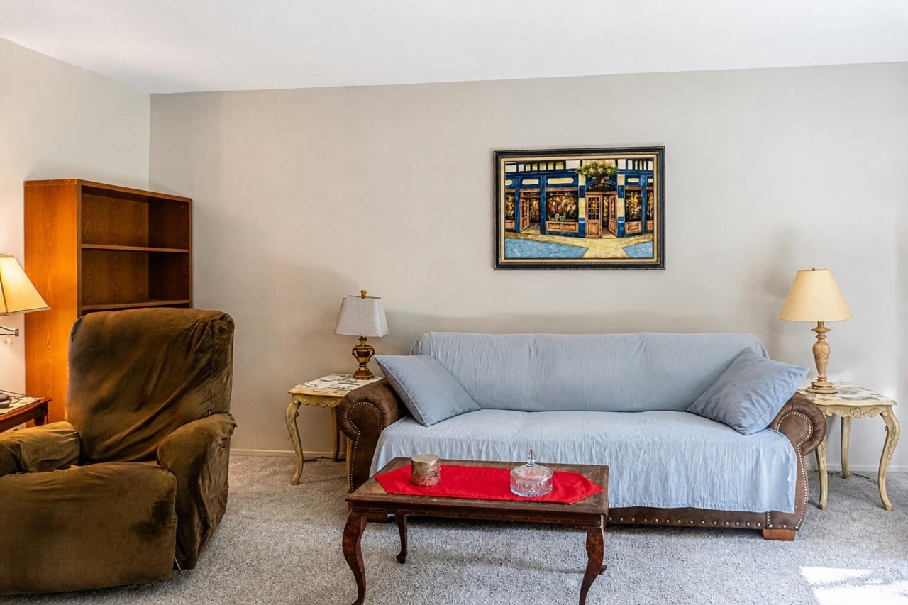 8358 Lakeview Court Property Photo 6