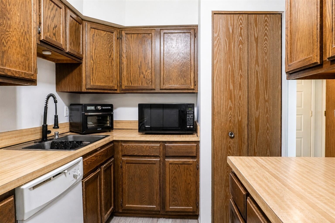 8358 Lakeview Court Property Photo 8