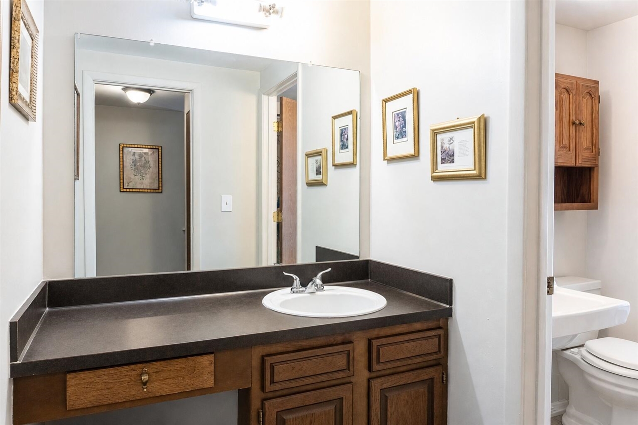 8358 Lakeview Court Property Photo 9