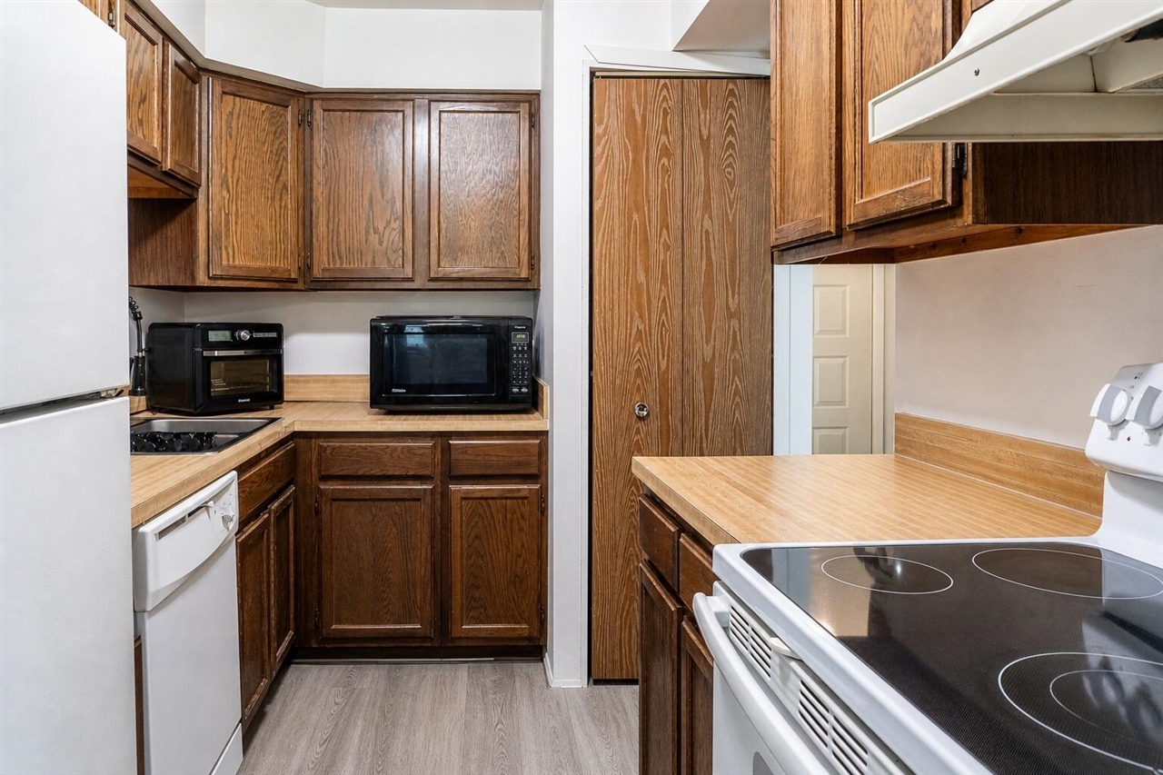 8358 Lakeview Court Property Photo 15