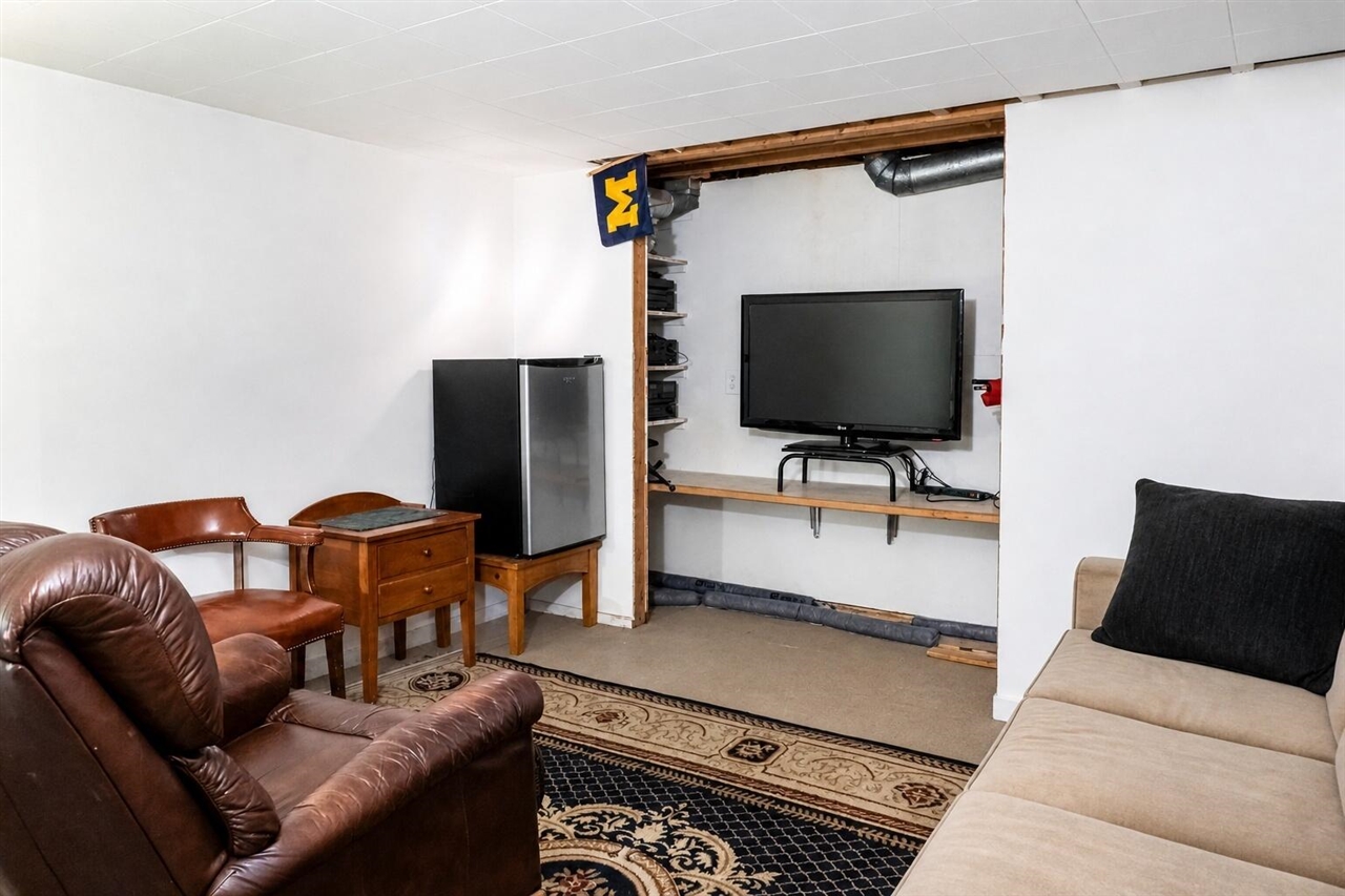 8358 Lakeview Court Property Photo 18