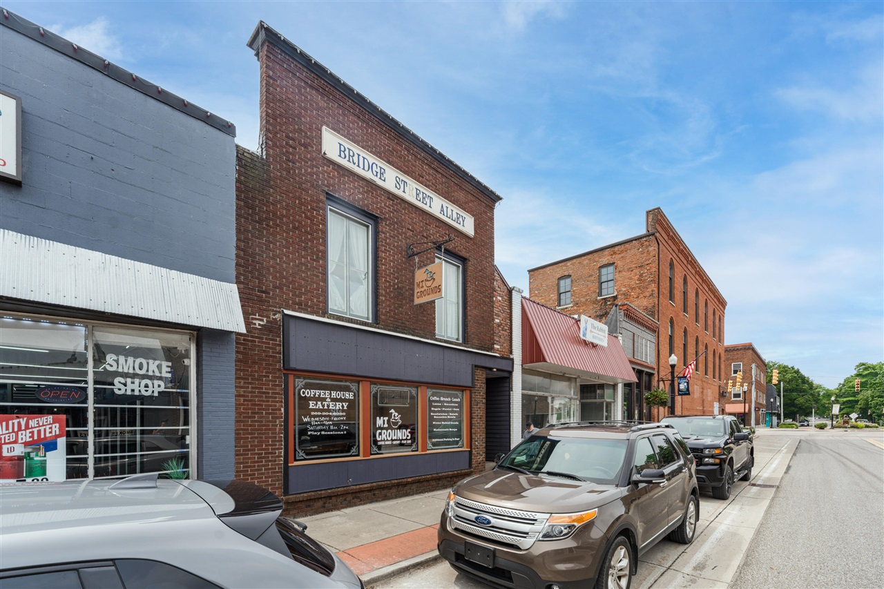 124 E Bridge Street Property Photo 1
