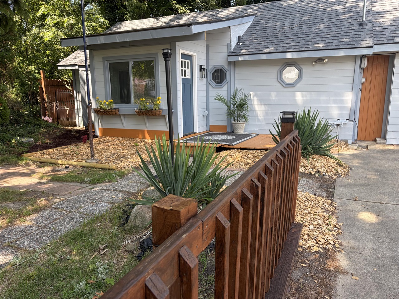 315 Kingsley Avenue Property Photo 1