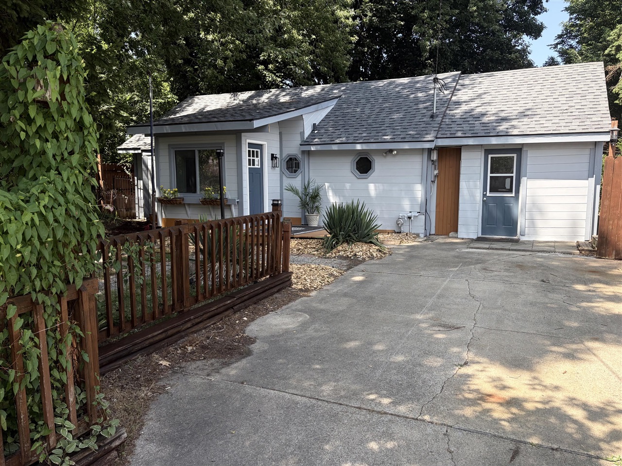315 Kingsley Avenue Property Photo 2