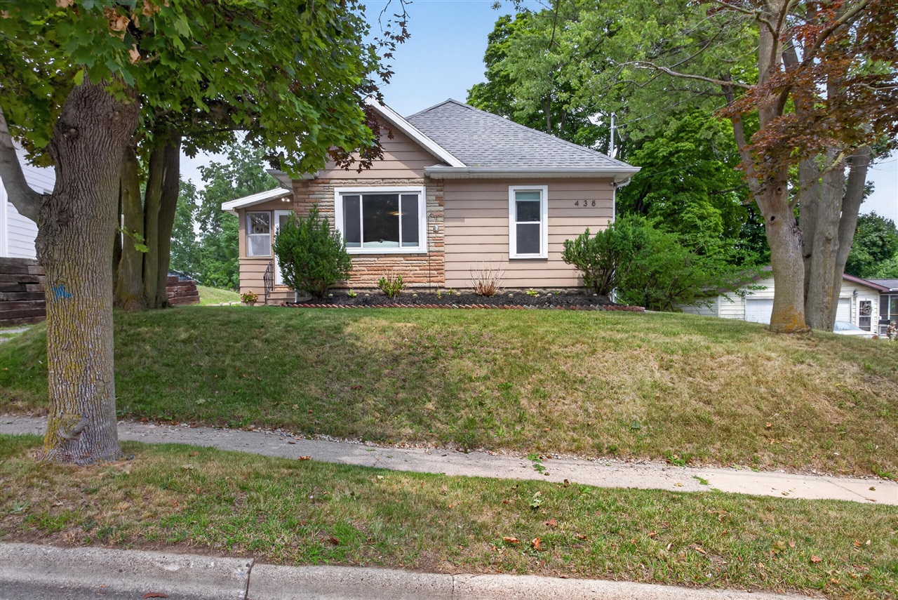 438 W Monroe Street Property Photo 2