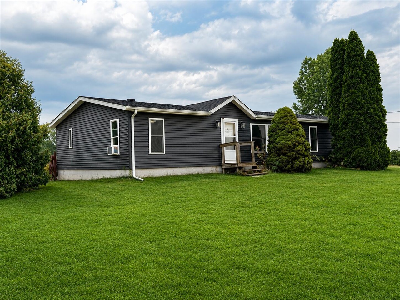 12945 Saddler Road Property Photo 2