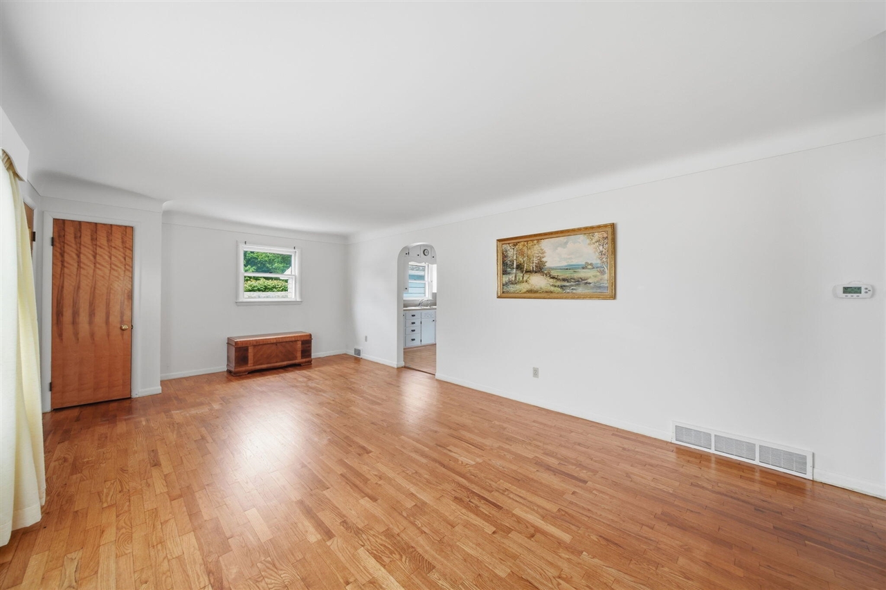 3109 Queen Street Property Photo 5