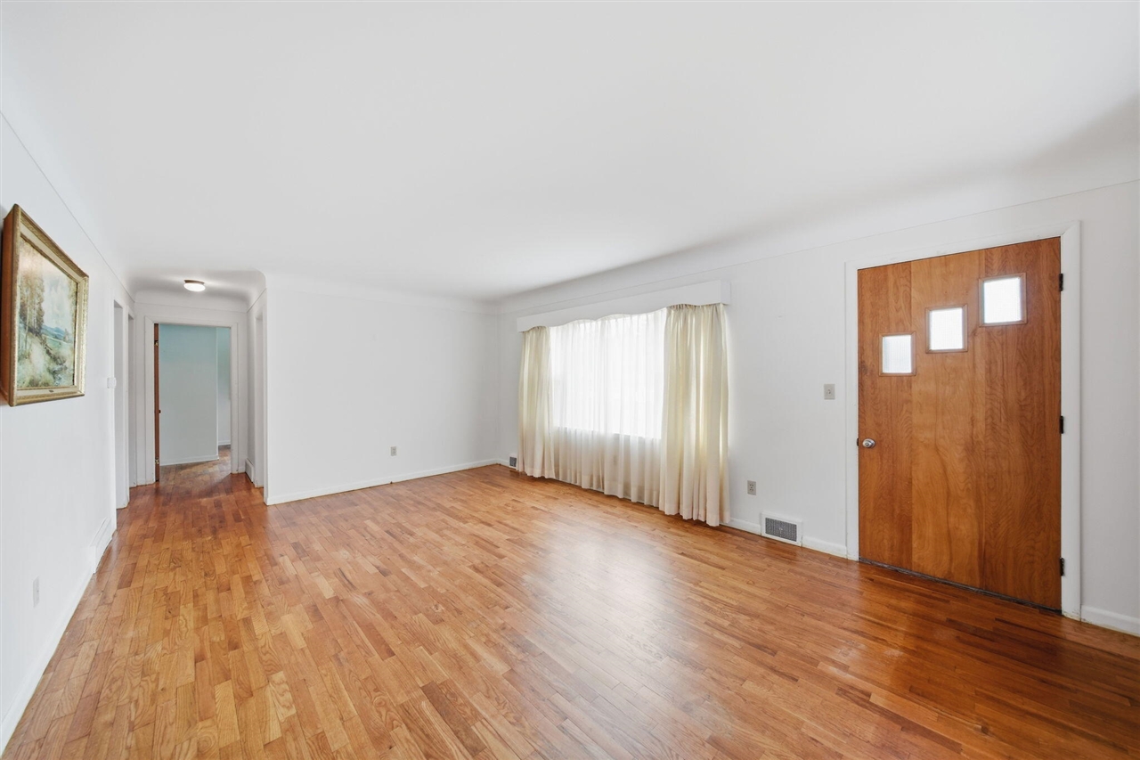 3109 Queen Street Property Photo 6
