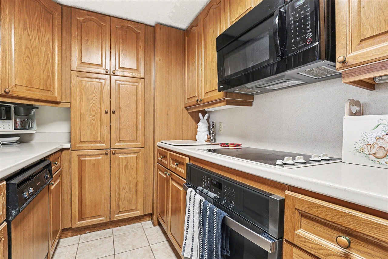 109 Campau Circle Property Photo 4