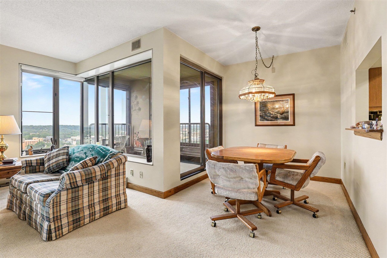 109 Campau Circle Property Photo 6