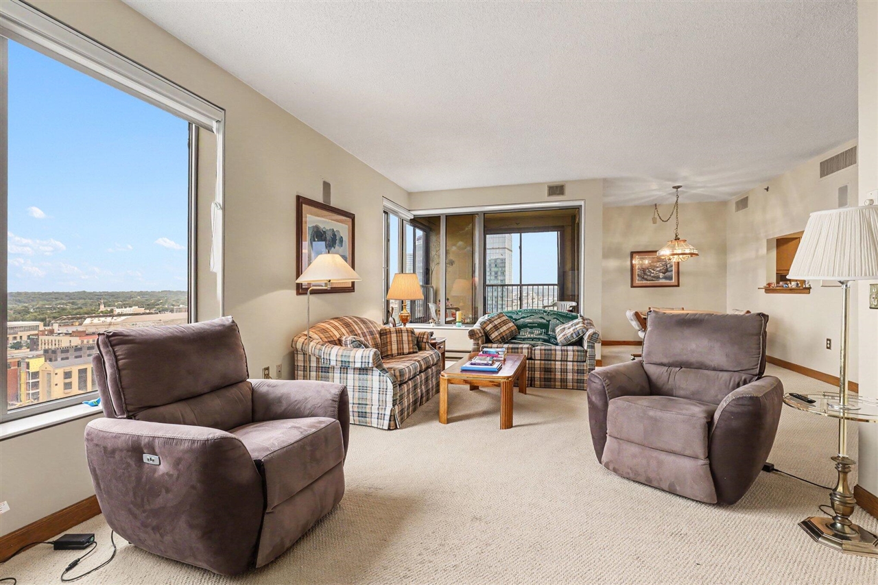 109 Campau Circle Property Photo 7