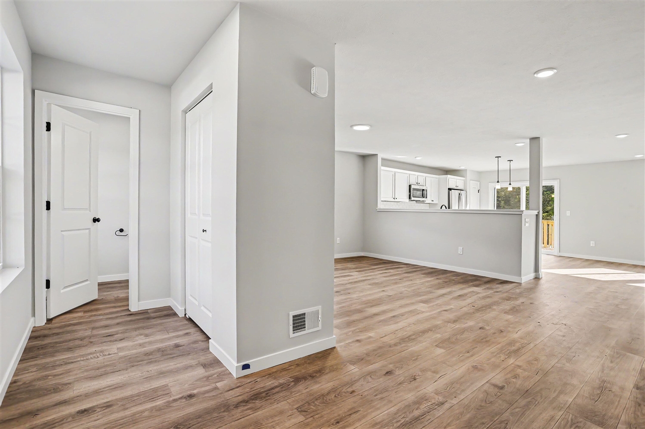 18370 Loganwood Trail Property Photo 3