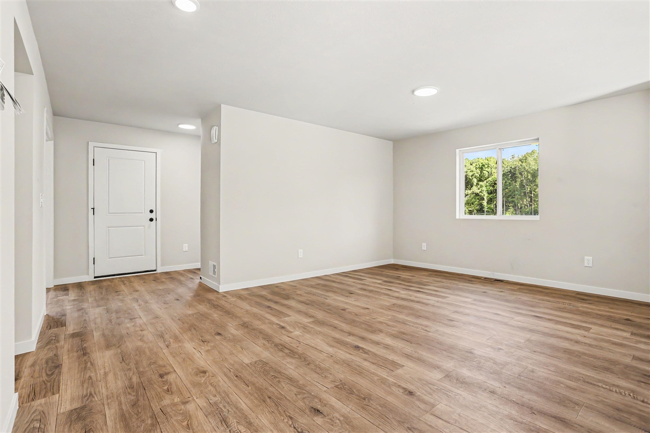 18370 Loganwood Trail Property Photo 5