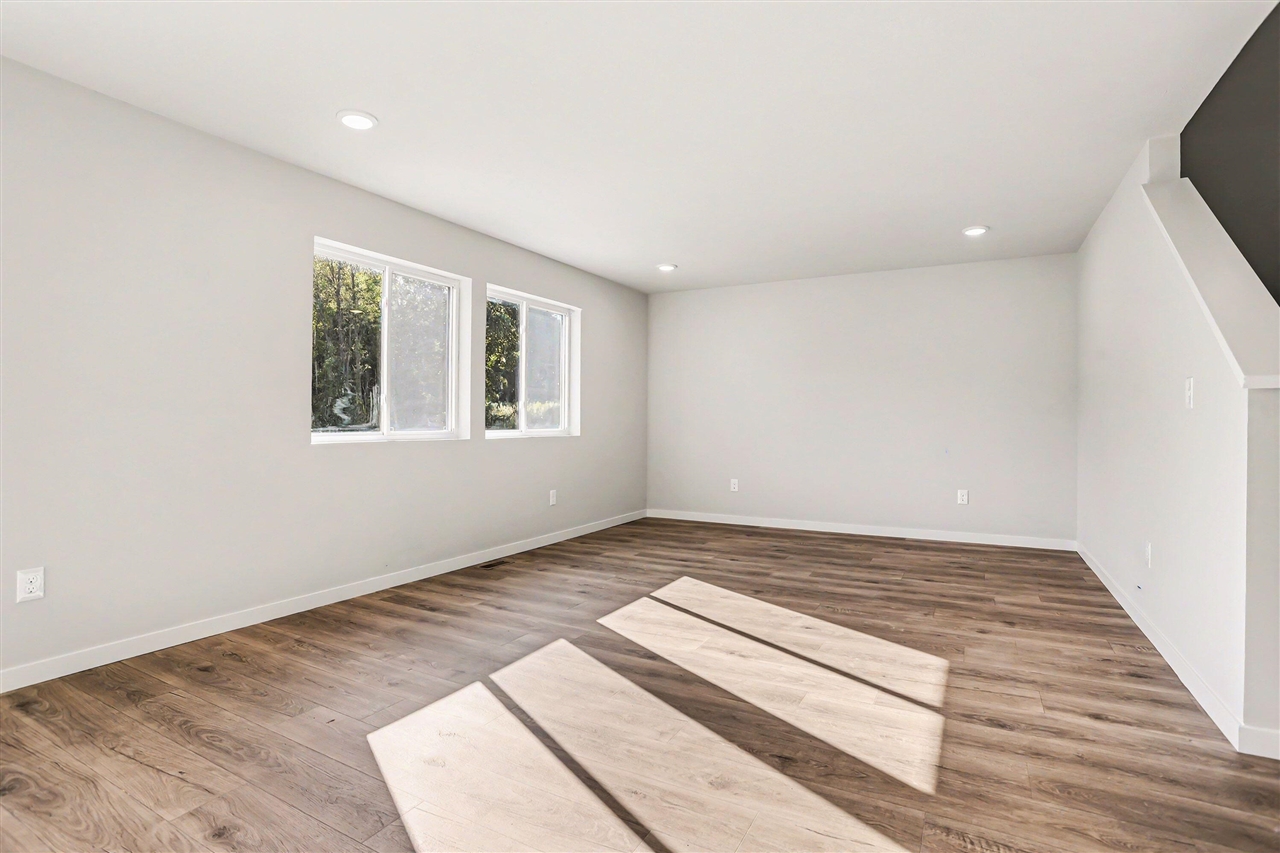 18370 Loganwood Trail Property Photo 8