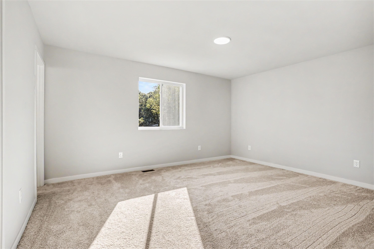 18370 Loganwood Trail Property Photo 10