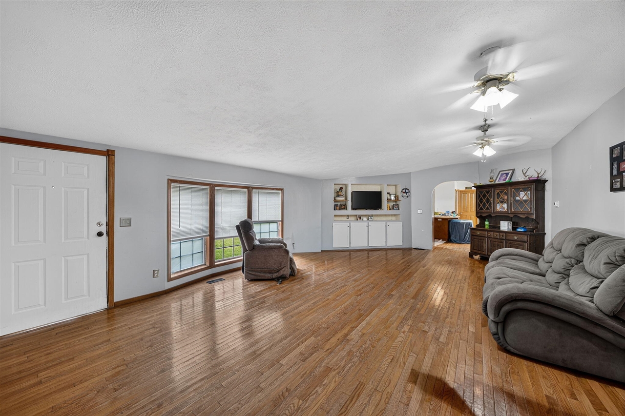 30083 M 62 Property Photo 6