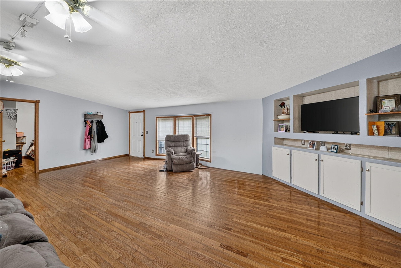 30083 M 62 Property Photo 7