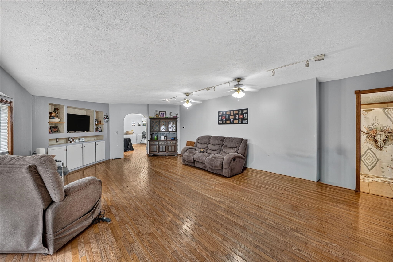 30083 M 62 Property Photo 9