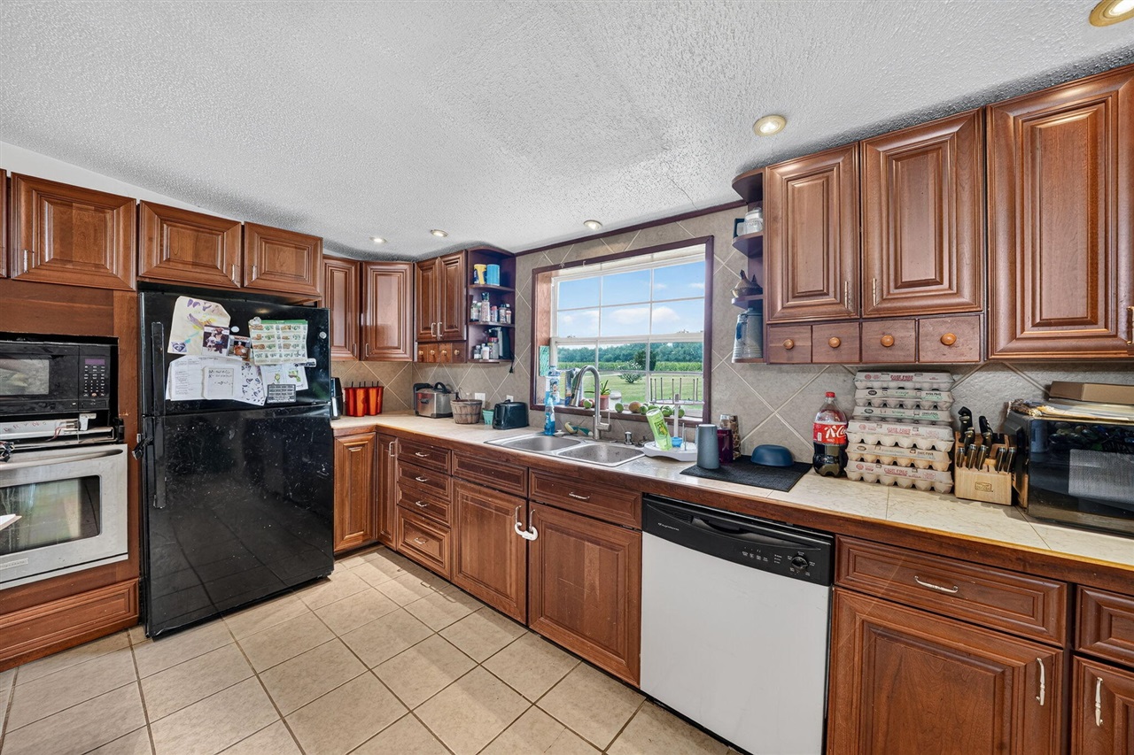 30083 M 62 Property Photo 11