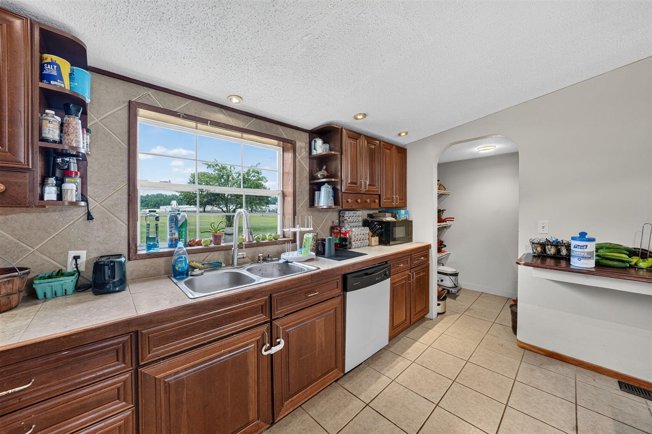 30083 M 62 Property Photo 12
