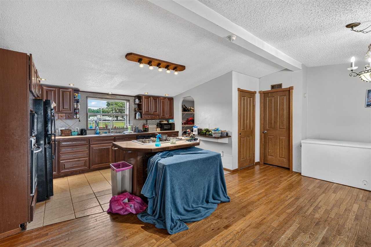 30083 M 62 Property Photo 14