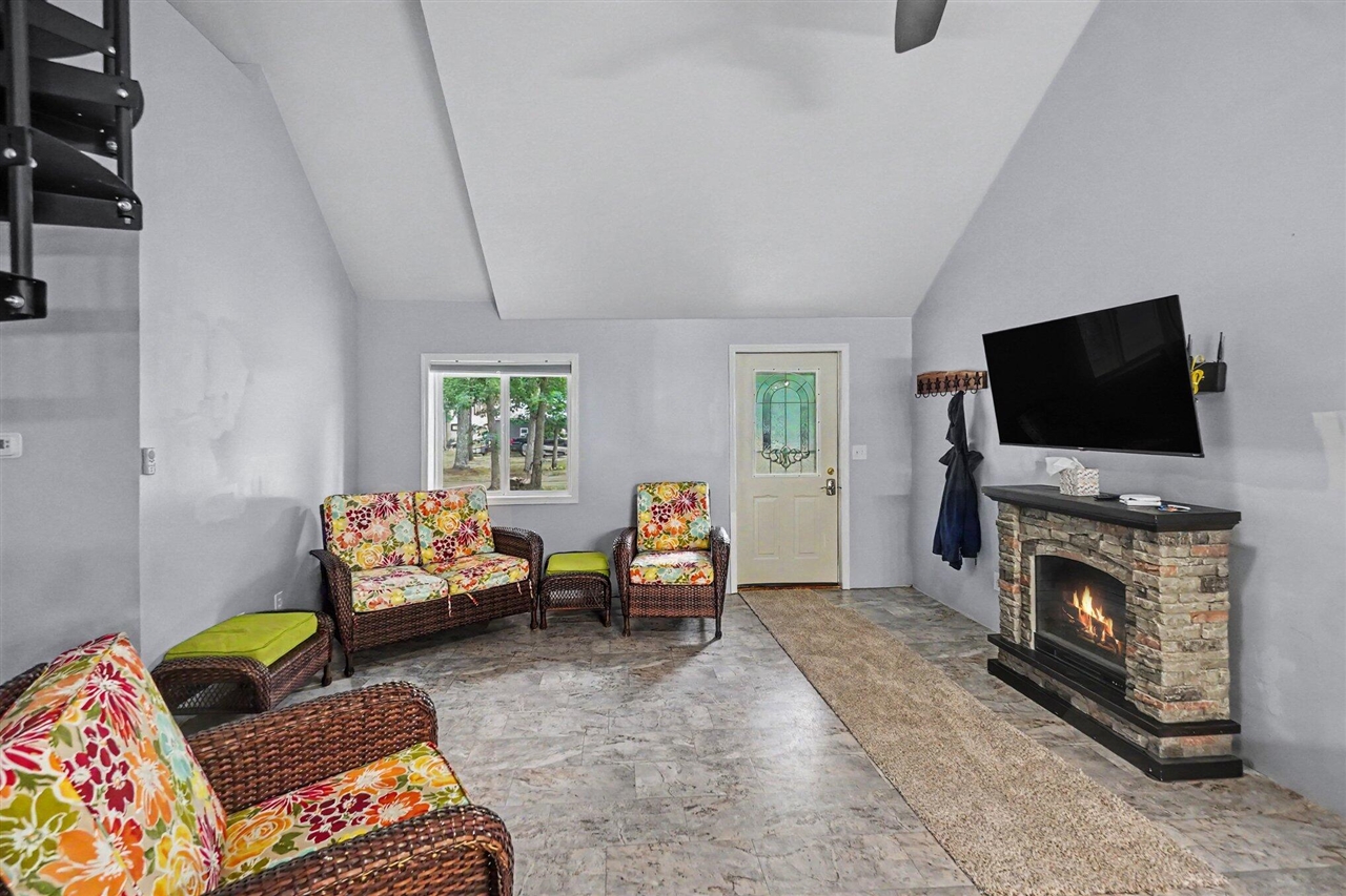 11821 S Red Cedar Avenue Property Photo 6