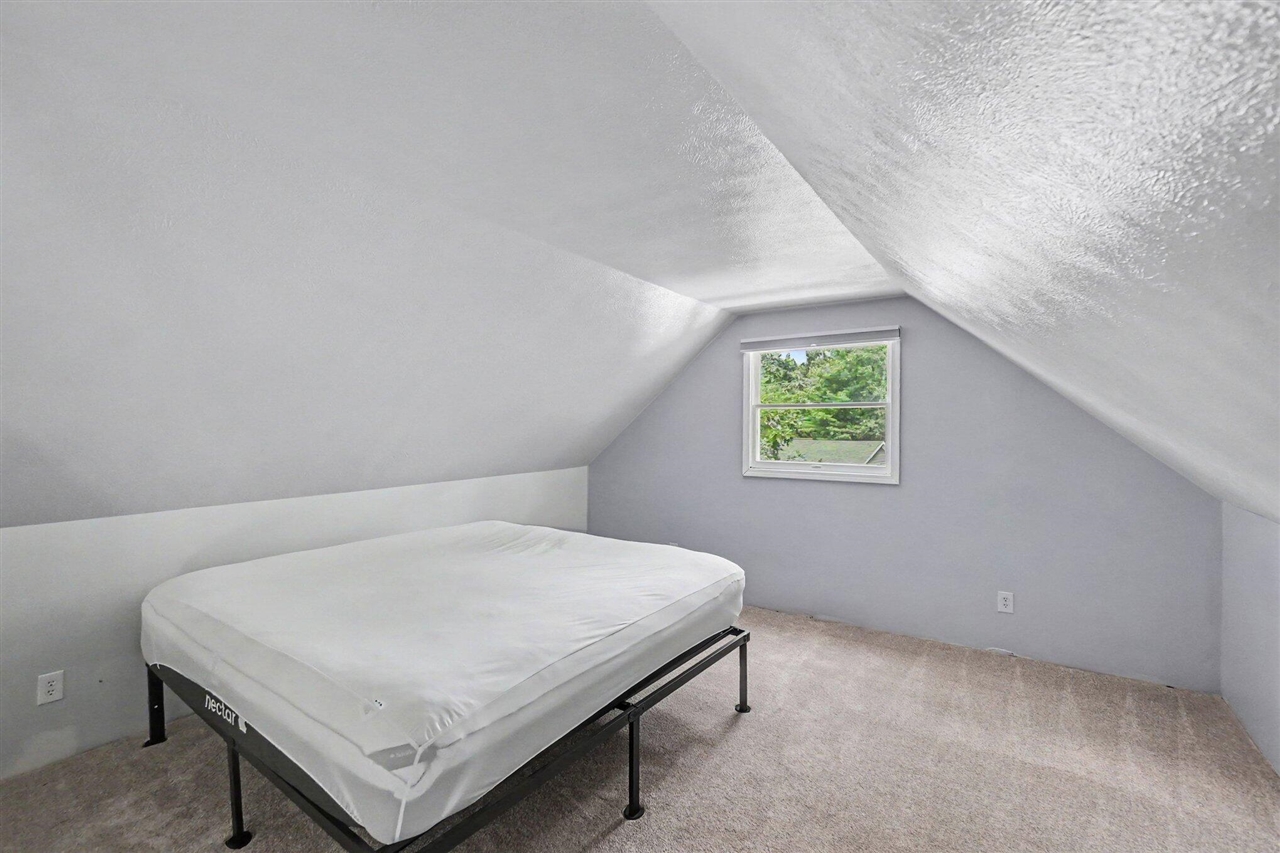 11821 S Red Cedar Avenue Property Photo 9
