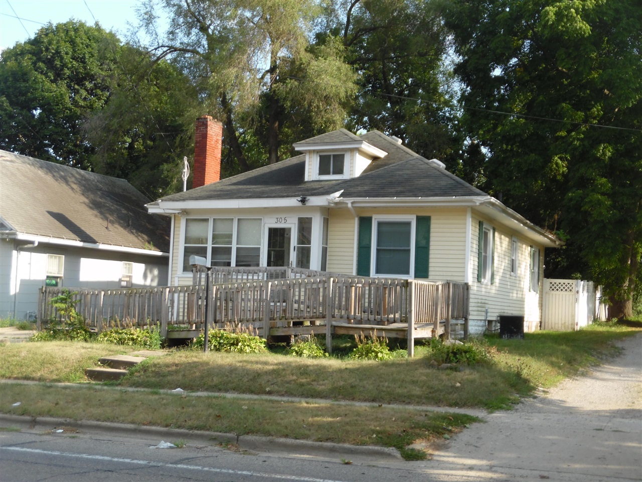 305 W High Street Property Photo 1