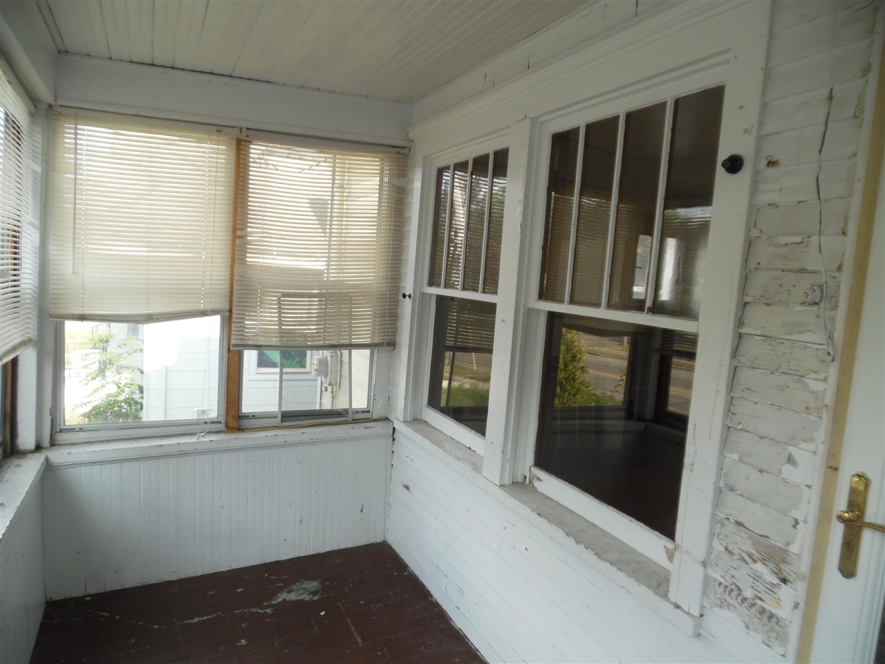 305 W High Street Property Photo 4