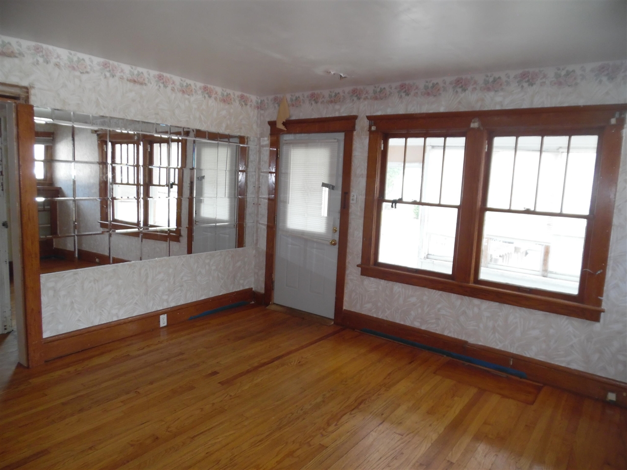 305 W High Street Property Photo 6