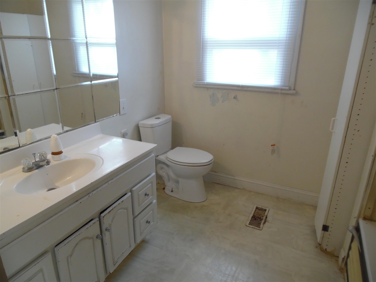 305 W High Street Property Photo 17