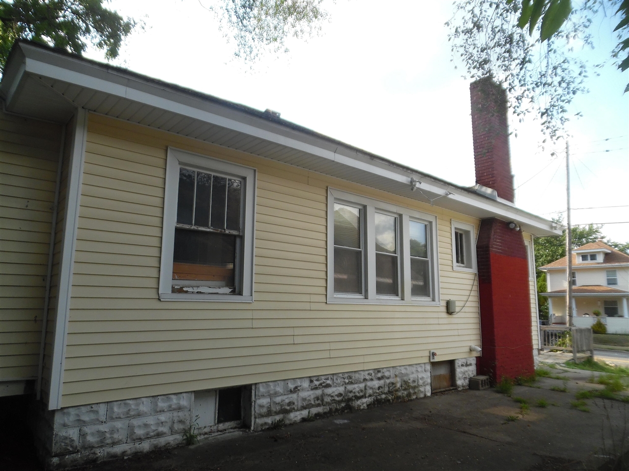305 W High Street Property Photo 41