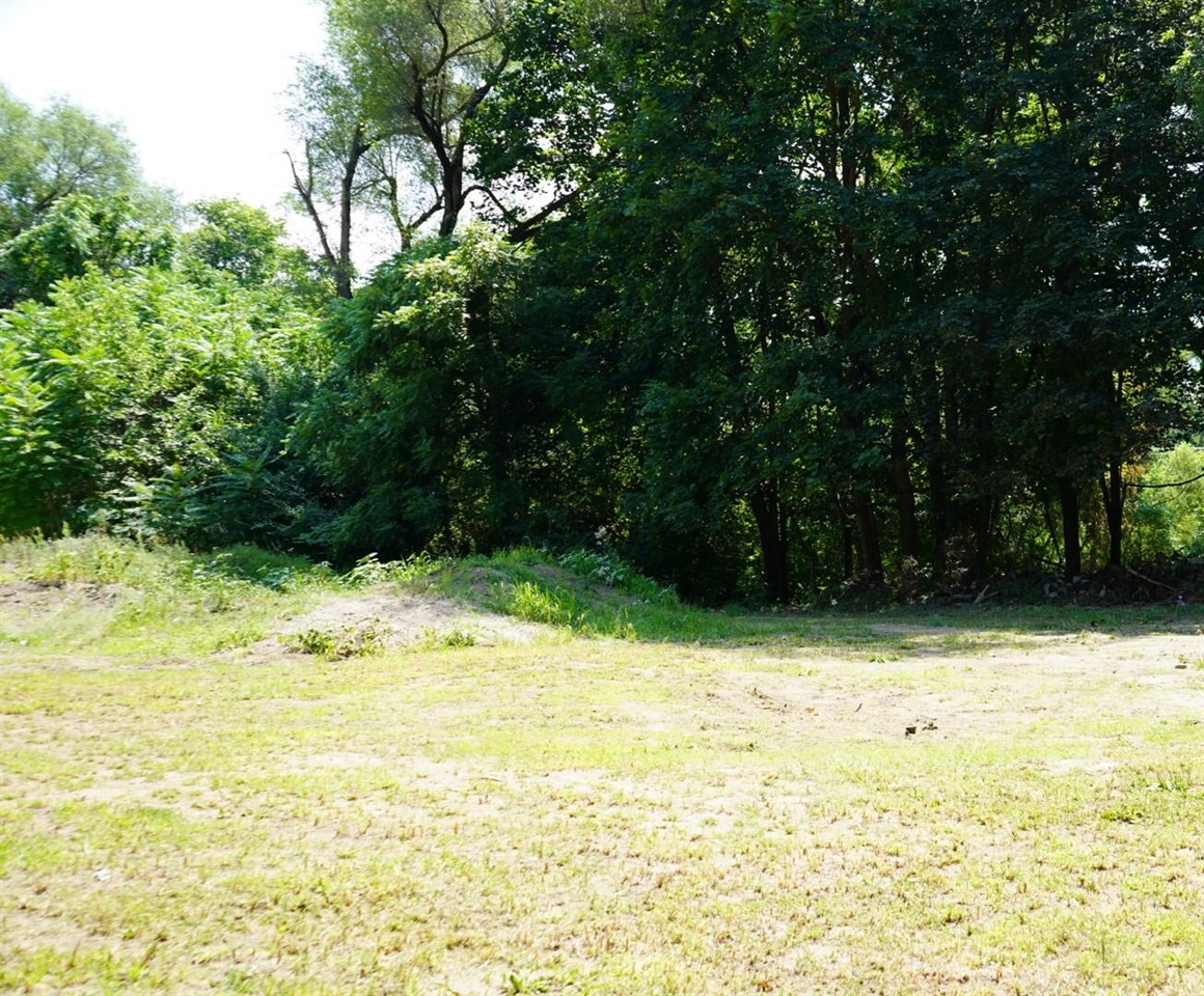 433 E South Street Property Photo 3