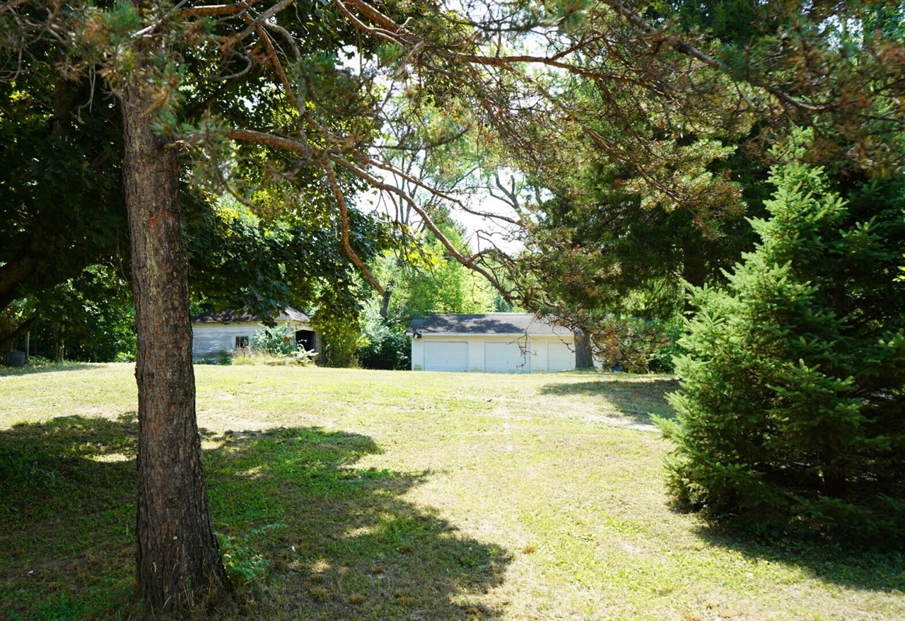 433 E South Street Property Photo 11
