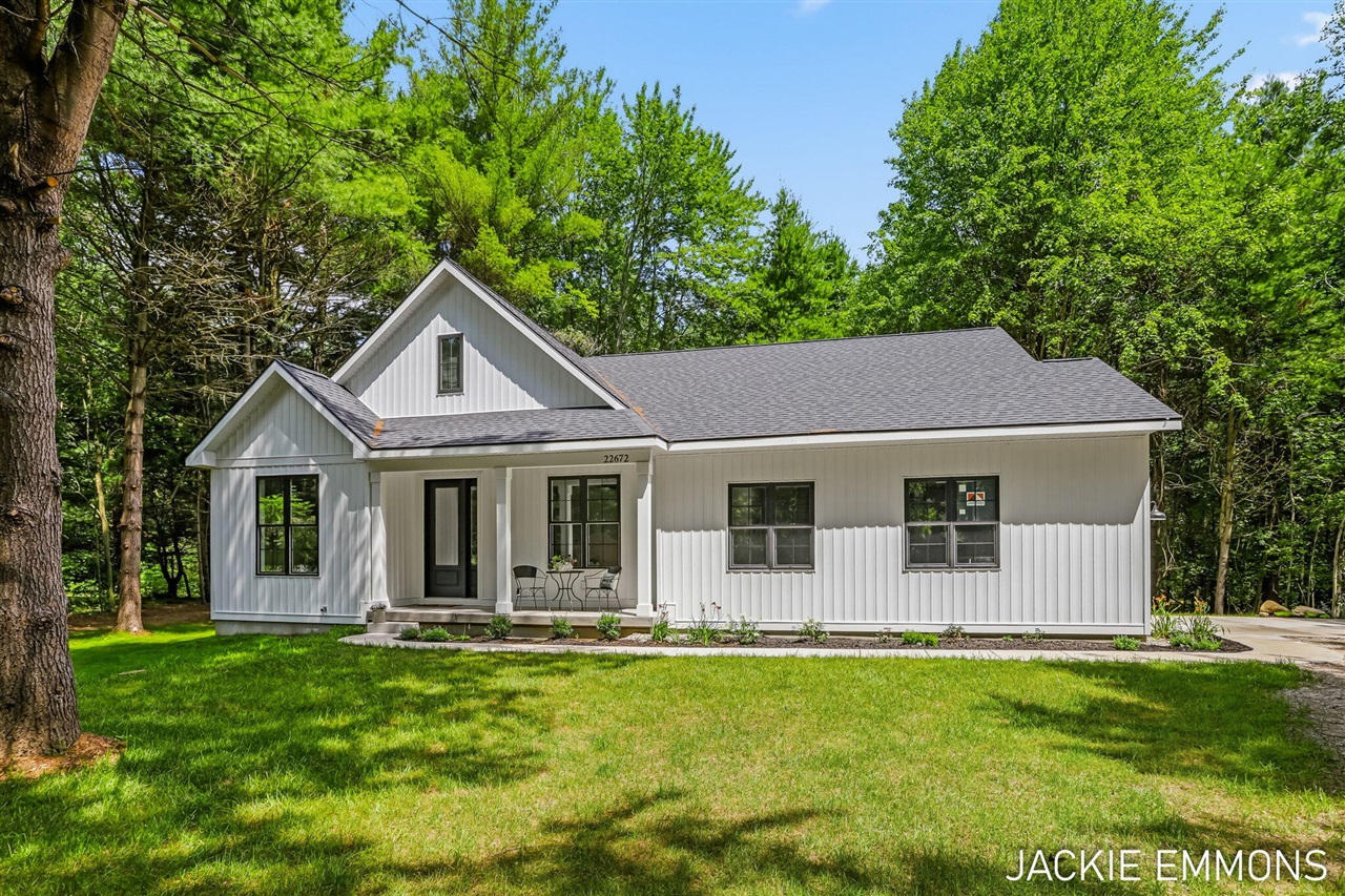 22672 W Kendaville Road Property Photo 1