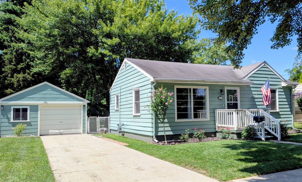 216 2nd Street Property Photo 1