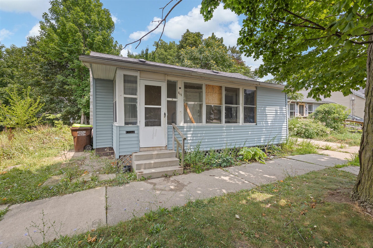 815 E Front Street Property Photo 1