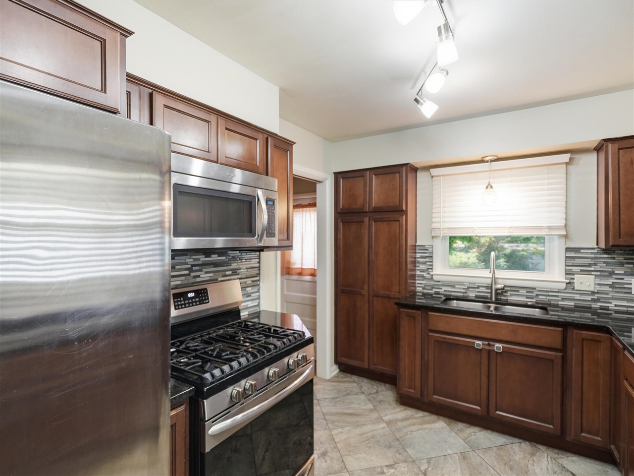 1181 Kay Parkway Property Photo 8