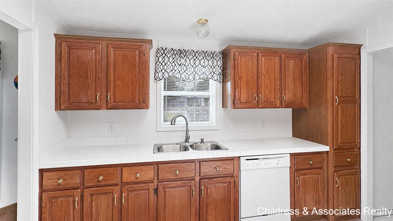 13813 Shamrock Lane Property Photo 6